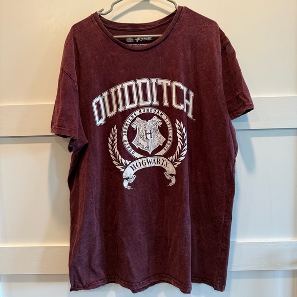 Warner Bros. Other - Warner Bros. Hogwarts Quidditch 2XL Maroon Tee